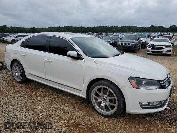 2014 Volkswagen Passat SEL Premium with VIN 1VWCN7A33EC109183, listed as a Copart auction lot 61369595 with 146,794 mi miles and Salvage title. Bid and sale history available at DreamBid. Image 4.