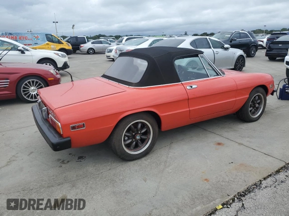 1975 Alfa Romeo Spider z VIN AR3047546, wystawiony jako Copart lot #74561034 z przebiegiem 59 884 mil mil oraz Szkoda całkowita • Salvage title. Historia ofert i sprzedaży dostępna na DreamBid. Obrazek 3.