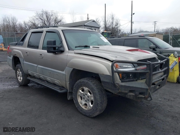 2002 Chevrolet Avalanche with VIN 3GNEK13T82G322323, listed as a IAAI auction lot 41725728 with 225,931 mi miles. Bid and sale history available at carsss.com. Image 1.