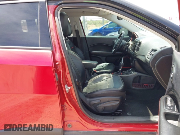 2018 Jeep Compass Trailhawk z VIN 3C4NJDDB3JT230514, wystawiony jako IAAI lot #42270703 z przebiegiem 86 696 mil mil oraz . Historia ofert i sprzedaży dostępna na DreamBid. Obrazek 5.