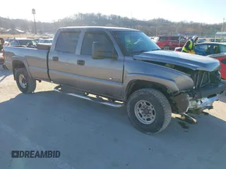 2006 Chevrolet Silverado 3500 SRW Wrk Trk with VIN 1GCHK33DX6F235816, listed as a IAAI auction lot 41588075 with 232,815 mi miles. Bid and sale history available at carsss.com. Image 1.