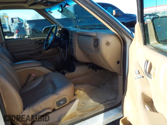 2002 Chevrolet Blazer LS z VIN 1GNDT13W32K146843, wystawiony jako IAAI lot #41497892 z przebiegiem 121 882 mil mil oraz . Historia ofert i sprzedaży dostępna na DreamBid. Obrazek 5.