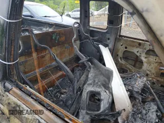 2005 Ford Ranger XL z VIN 1FTZR15E55PA85262, wystawiony jako Copart lot #57637155 z przebiegiem Nie podano mil oraz Szkoda całkowita • Salvage title. Historia ofert i sprzedaży dostępna na DreamBid. Obrazek 10.