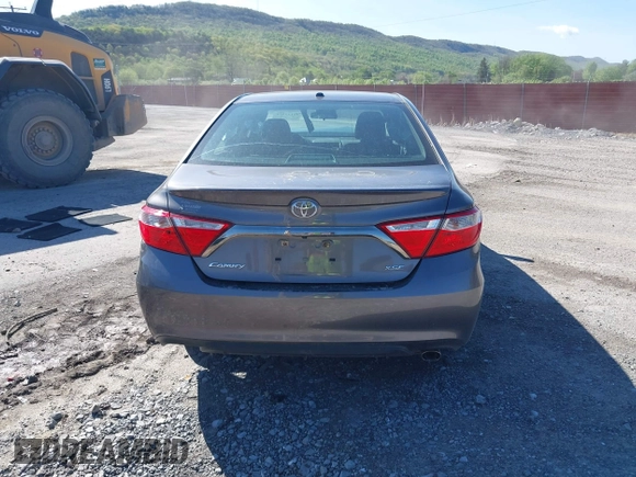 2017 Toyota Camry XLE z VIN 4T1BF1FK6HU307775, wystawiony jako IAAI lot #42123374 z przebiegiem 53 183 mil mil oraz . Historia ofert i sprzedaży dostępna na DreamBid. Obrazek 17.