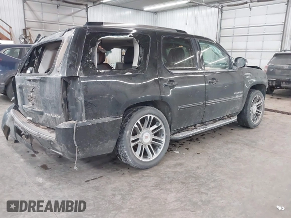 2012 Cadillac Escalade Premium z VIN 1GYS4CEF7CR299766, wystawiony jako IAAI lot #41374795 z przebiegiem 156 491 mil mil oraz . Historia ofert i sprzedaży dostępna na DreamBid. Obrazek 4.