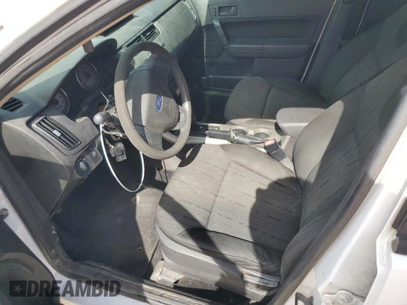 2008 Ford Focus SE z VIN 1FAHP35N18W272057, wystawiony jako Copart lot #59867425 z przebiegiem 293 894 mil mil oraz Szkoda całkowita • Salvage title. Historia ofert i sprzedaży dostępna na DreamBid. Obrazek 7.