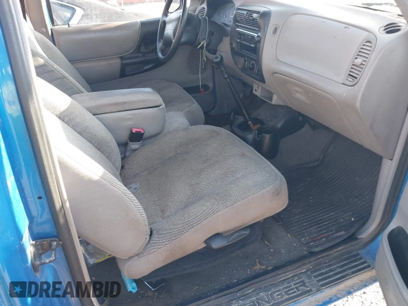 2000 Ford Ranger XL with VIN 1FTYR14C7YTA97775, listed as a IAAI auction lot 40771596 with 180,788 mi miles. Bid and sale history available at carsss.com. Image 5.