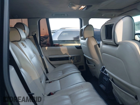 2008 Land Rover Range Rover SC z VIN SALMF13428A297436, wystawiony jako IAAI lot #41578156 z przebiegiem 151 446 mil mil oraz . Historia ofert i sprzedaży dostępna na DreamBid. Obrazek 8.
