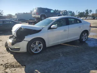2015 Volvo S60 T5 Drive-E Premier z VIN YV140MFB2F1310858, wystawiony jako Copart lot #83639434 z przebiegiem 134 706 mil mil oraz Szkoda całkowita • Salvage title. Historia ofert i sprzedaży dostępna na DreamBid. Obrazek 1.