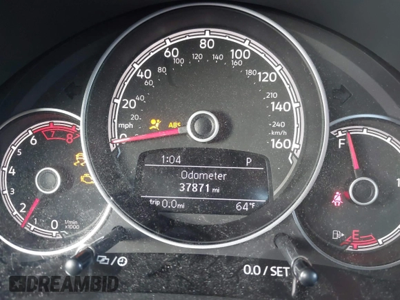 2018 Volkswagen Beetle S z VIN 3VWFD7AT5JM710121, wystawiony jako IAAI lot #41264655 z przebiegiem 37 871 mil mil oraz . Historia ofert i sprzedaży dostępna na DreamBid. Obrazek 15.