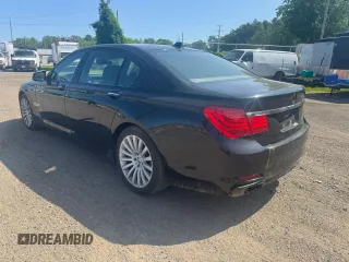 2010 BMW 7 Series 750Li xDrive z VIN WBAKC8C53AC431385, wystawiony jako Copart lot #59804345 z przebiegiem 147 412 mil mil oraz Czysty tytuł • Clean title. Historia ofert i sprzedaży dostępna na DreamBid. Obrazek 3.