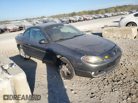 2003 Ford ZX2 ZX2 Standard z VIN 3FAFP11383R158875, wystawiony jako Copart lot #77077574 z przebiegiem 101 060 mil mil oraz Szkody całkowita. Historia ofert i sprzedaży dostępna na DreamBid. Obrazek 4.