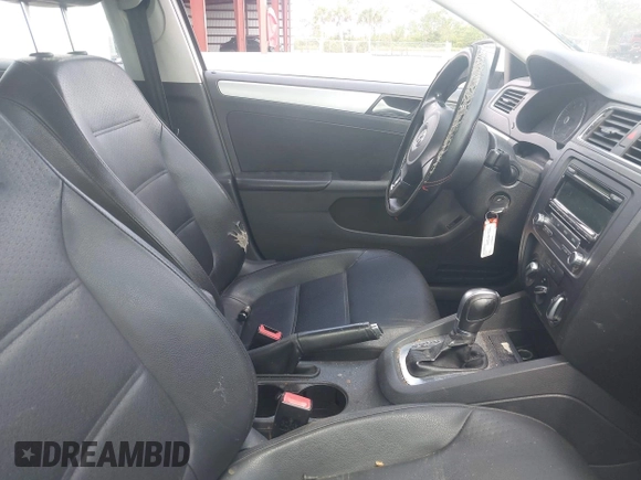 2013 Volkswagen Jetta SE z VIN 3VWDP7AJ2DM407640, wystawiony jako IAAI lot #42589327 z przebiegiem 171 134 mil mil oraz . Historia ofert i sprzedaży dostępna na DreamBid. Obrazek 5.