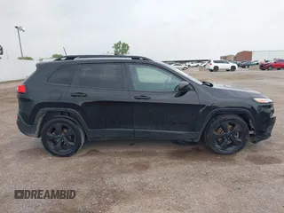 2017 Jeep Cherokee Sport z VIN 1C4PJLAB2HW641124, wystawiony jako IAAI lot #42155679 z przebiegiem 130 556 mil mil oraz . Historia ofert i sprzedaży dostępna na DreamBid. Obrazek 13.