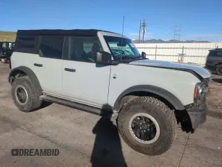 2021 Ford Bronco z VIN 1FMDE5DH7MLA94152, wystawiony jako Copart lot #53561445 z przebiegiem 35 965 mil mil oraz Szkoda całkowita • Salvage title. Historia ofert i sprzedaży dostępna na DreamBid. Obrazek 4.