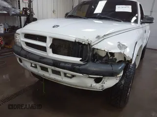 1998 Dodge Dakota SLT with VIN 1B7GG22Y1WS637629, listed as a IAAI auction lot 41781675 with 181,590 mi miles. Bid and sale history available at carsss.com. Image 6.