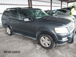2010 Ford Explorer XLT z VIN 1FMEU7DE4AUA46736, wystawiony jako IAAI lot #42323483 z przebiegiem 120 000 mil mil oraz . Historia ofert i sprzedaży dostępna na DreamBid. Obrazek 1.