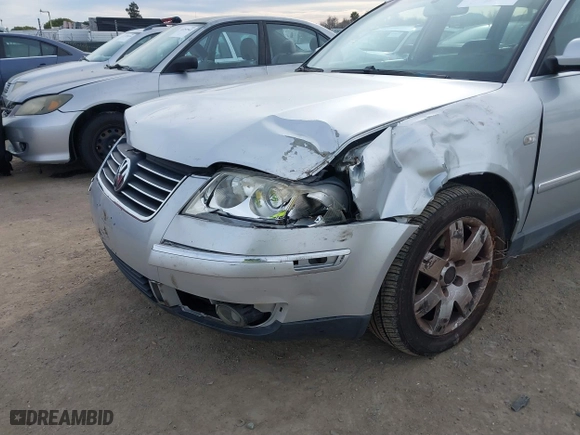 2003 Volkswagen Passat GLX with VIN WVWYH63B73E462624, listed as a IAAI auction lot 41555785 with 166,521 mi miles. Bid and sale history available at carsss.com. Image 6.