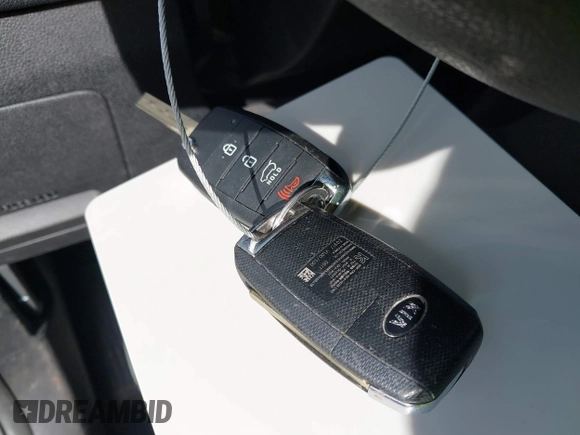 2018 Kia Sorento LX with VIN 5XYPG4A32JG350672, listed as a IAAI auction lot 40830917 with 82,437 mi miles. Bid and sale history available at carsss.com. Image 11.