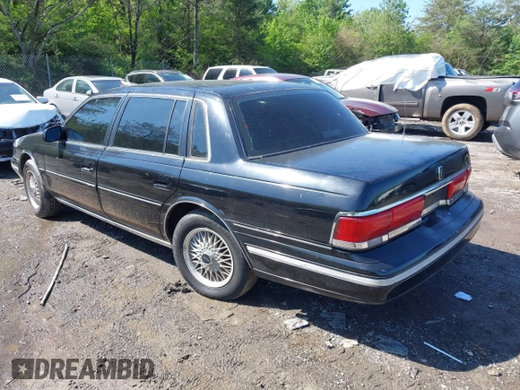 1992 Lincoln Continental with VIN 1LNLM9749NY670102, listed as a IAAI auction lot 41968015 with Not Provided miles and . Bid and sale history available at DreamBid. Image 3.