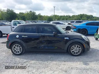 2016 MINI Hardtop 4 Door S z VIN WMWXU3C53G2D30807, wystawiony jako IAAI lot #42545577 z przebiegiem 86 952 mil mil oraz . Historia ofert i sprzedaży dostępna na DreamBid. Obrazek 13.