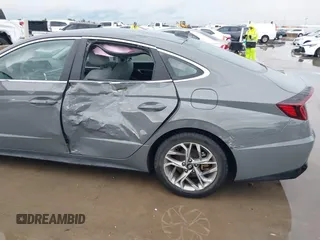 2020 Hyundai Sonata SEL z VIN 5NPEL4JA9LH035459, wystawiony jako IAAI lot #42200766 z przebiegiem 34 027 mil mil oraz . Historia ofert i sprzedaży dostępna na DreamBid. Obrazek 6.