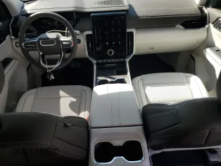2024 GMC Acadia AWD Denali z VIN 1GKENRKS5RJ181571, wystawiony jako Copart lot #78002434 z przebiegiem 3423 mil mil oraz Szkody całkowita. Historia ofert i sprzedaży dostępna na DreamBid. Obrazek 8.