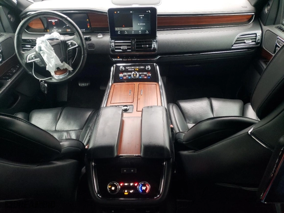 2019 Lincoln Navigator L Reserve with VIN 5LMJJ3LT2KEL19245, listed as a Copart auction lot 45902974 with 79,542 mi miles and Salvage Title. Bid and sale history available at carsss.com. Image 8.