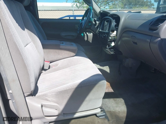 2002 Toyota Tundra SR5 with VIN 5TBBT44172S315879, listed as a IAAI auction lot 41960095 with 222,688 mi miles. Bid and sale history available at carsss.com. Image 5.