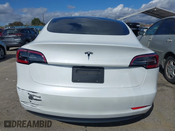 2023 Tesla Model 3 z VIN 5YJ3E1EA6PF488405, wystawiony jako IAAI lot #41570896 z przebiegiem 26 631 mil mil oraz . Historia ofert i sprzedaży dostępna na DreamBid. Obrazek 17.