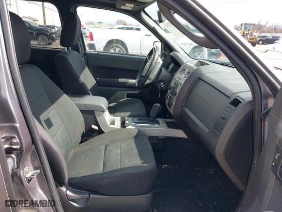 2010 Ford Escape XLT with VIN 1FMCU0D76AKA33885, listed as a IAAI auction lot 41837102 with 140,193 mi miles. Bid and sale history available at carsss.com. Image 5.