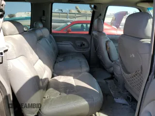 1999 GMC Suburban with VIN 3GKFK16R4XG509485, listed as a Copart auction lot 52611275 with 147,081 mi miles and Clean Title. Bid and sale history available at carsss.com. Image 11.