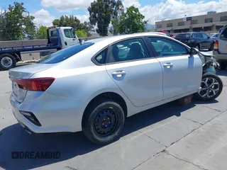 2021 Kia Forte LXS z VIN 3KPF24AD0ME349234, wystawiony jako IAAI lot #42238895 z przebiegiem 66 043 mil mil oraz . Historia ofert i sprzedaży dostępna na DreamBid. Obrazek 4.