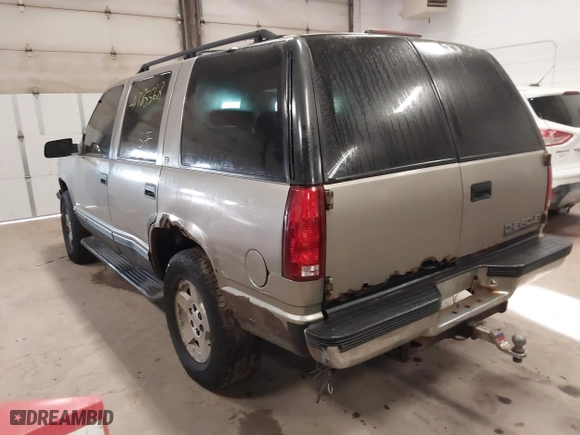 1998 Chevrolet Tahoe with VIN 1GNEK13R6WJ377054, listed as a IAAI auction lot 41785568 with 327,139 mi miles. Bid and sale history available at carsss.com. Image 3.