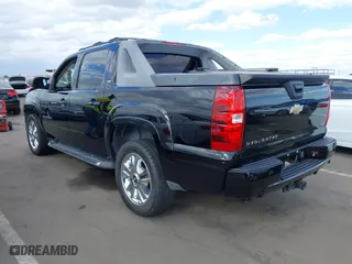 2011 Chevrolet Avalanche LT with VIN 3GNMCFE03BG351852, listed as a IAAI auction lot 42083263 with 92,292 mi miles. Bid and sale history available at carsss.com. Image 3.