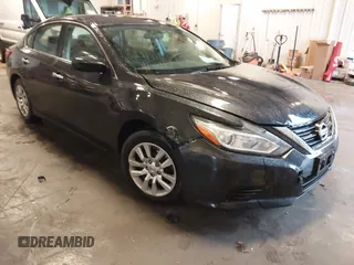 2017 Nissan Altima S z VIN 1N4AL3AP4HN358215, wystawiony jako IAAI lot #41725673 z przebiegiem 121 713 mil mil oraz . Historia ofert i sprzedaży dostępna na DreamBid. Obrazek 1.