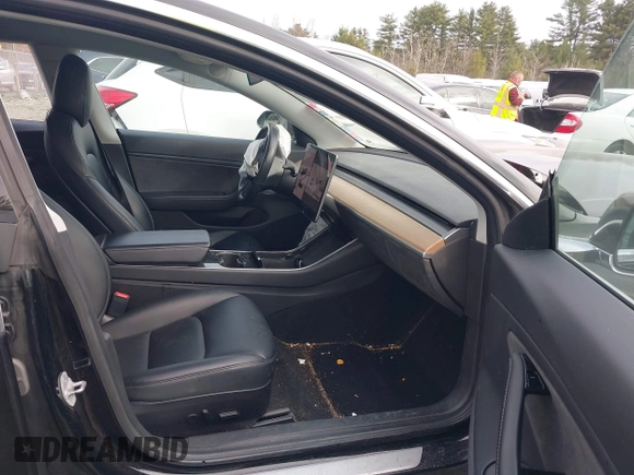 2018 Tesla Model 3 Long Range Battery z VIN 5YJ3E1EB3JF127410, wystawiony jako IAAI lot #41994858 z przebiegiem 100 494 mil mil oraz . Historia ofert i sprzedaży dostępna na DreamBid. Obrazek 5.