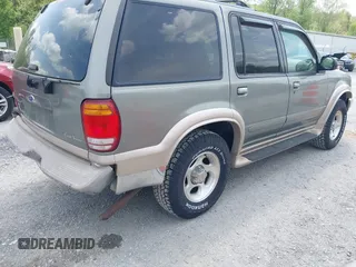 2000 Ford Explorer Eddie Bauer z VIN 1FMDU74E2YUA00568, wystawiony jako IAAI lot #42176409 z przebiegiem 150 479 mil mil oraz . Historia ofert i sprzedaży dostępna na DreamBid. Obrazek 4.