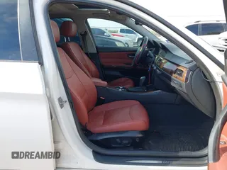 2011 BMW 3 Series 328i с VIN WBAPH7C54BE682973, выставлен на аукционе IAAI как лот 42235227 с пробегом 141 576 миль миль и . История ставок и продаж доступна на DreamBid. Изображение 5.