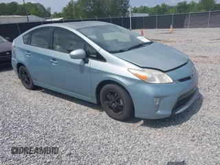 2015 Toyota Prius Four with VIN JTDKN3DUXF1884511, listed as a IAAI auction lot 42145642 with 227,587 mi miles. Bid and sale history available at carsss.com. Image 1.