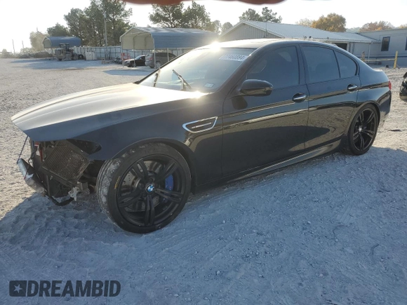 2015 BMW M5 z VIN WBSFV9C52FD594673, wystawiony jako Copart lot #77460894 z przebiegiem 131 755 mil mil oraz Czysty tytuł • Clean title. Historia ofert i sprzedaży dostępna na DreamBid. Obrazek 1.