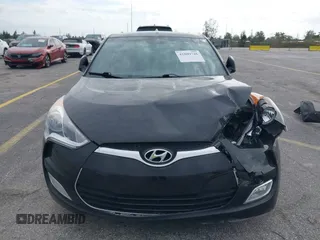 2017 Hyundai Veloster Value Edition with VIN KMHTC6AD9HU317347, listed as a IAAI auction lot 41800746 with 32,550 mi miles. Bid and sale history available at carsss.com. Image 6.