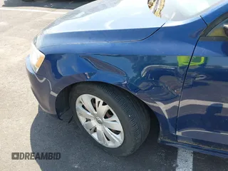 2014 Volkswagen Jetta SE z VIN 3VWD17AJ5EM309737, wystawiony jako IAAI lot #42250688 z przebiegiem 115 945 mil mil oraz . Historia ofert i sprzedaży dostępna na DreamBid. Obrazek 6.