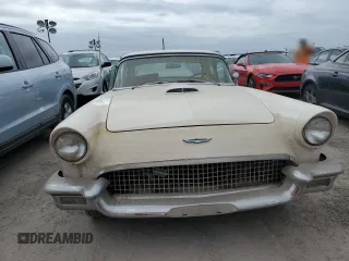 1957 Ford Thunderbird z VIN D7FH394065, wystawiony jako Copart lot #76660654 z przebiegiem 85 758 mil mil oraz Szkody całkowita. Historia ofert i sprzedaży dostępna na DreamBid. Obrazek 5.