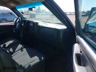 2002 Chevrolet Silverado 1500 with VIN 1GCEC14W22Z151678, listed as a IAAI auction lot 41788024 with 104,195 mi miles. Bid and sale history available at carsss.com. Image 5.