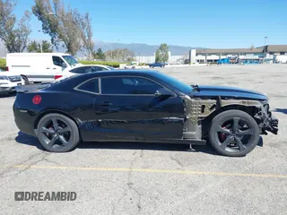 2013 Chevrolet Camaro LT z VIN 2G1FC1E30D9128690, wystawiony jako IAAI lot #41856470 z przebiegiem 139 573 mil mil oraz . Historia ofert i sprzedaży dostępna na DreamBid. Obrazek 14.