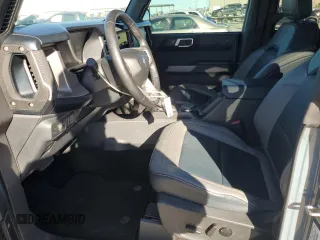 2022 Ford Bronco z VIN 1FMDE5DH6NLB13372, wystawiony jako Copart lot #80020714 z przebiegiem 19 783 mil mil oraz Szkoda całkowita • Salvage title. Historia ofert i sprzedaży dostępna na DreamBid. Obrazek 7.