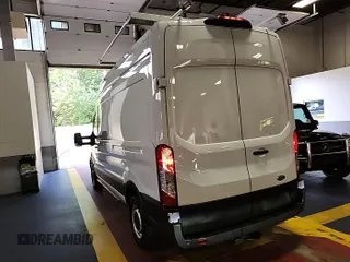 2023 Ford Transit Cargo z VIN 1FTBR1X85PKC00581, wystawiony jako IAAI lot #42900680 z przebiegiem 8 386 mil mil oraz . Historia ofert i sprzedaży dostępna na DreamBid. Obrazek 5.