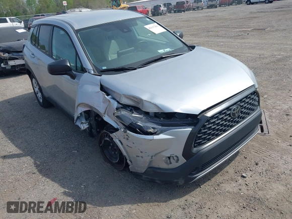 2022 Toyota Corolla Cross L z VIN 7MUAAAAG7NV009940, wystawiony jako IAAI lot #42117351 z przebiegiem 23 290 mil mil oraz . Historia ofert i sprzedaży dostępna na DreamBid. Obrazek 6.