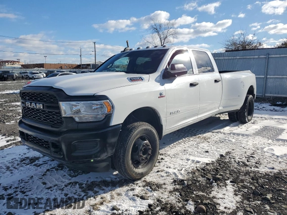 2022 Ram 3500 Tradesman with VIN 3C63RRGL5NG140014, listed as a Copart auction lot 44039065 with 102,143 mi miles and Clean Title. Bid and sale history available at carsss.com. Image 1.
